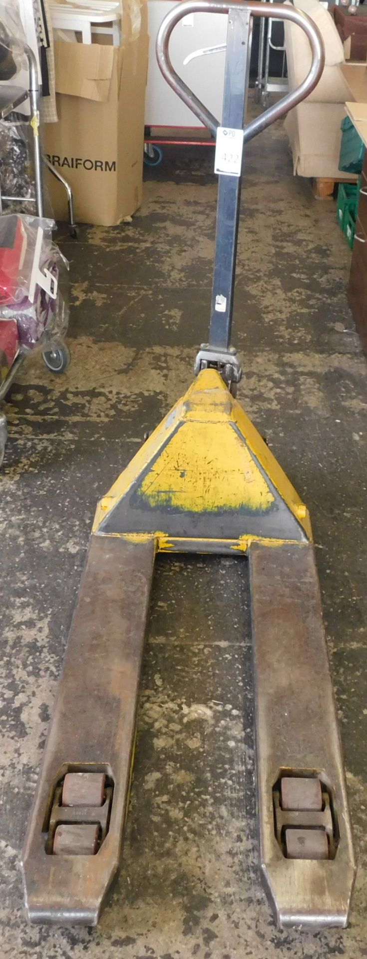 Narrow Blade Pallet Truck (Location Stockport. Please Refer to General Notes)