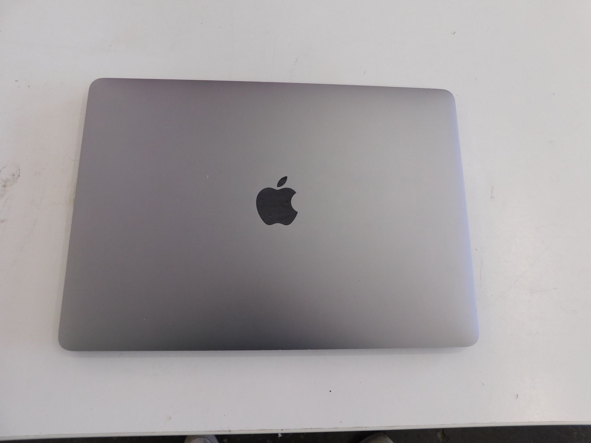 Apple MacBook Pro, A2159, Serial Number C02ZC1E7L410, i5 @1.4 GHz, 8GB RAM, 251GB SSD, OS Installed, - Image 4 of 5