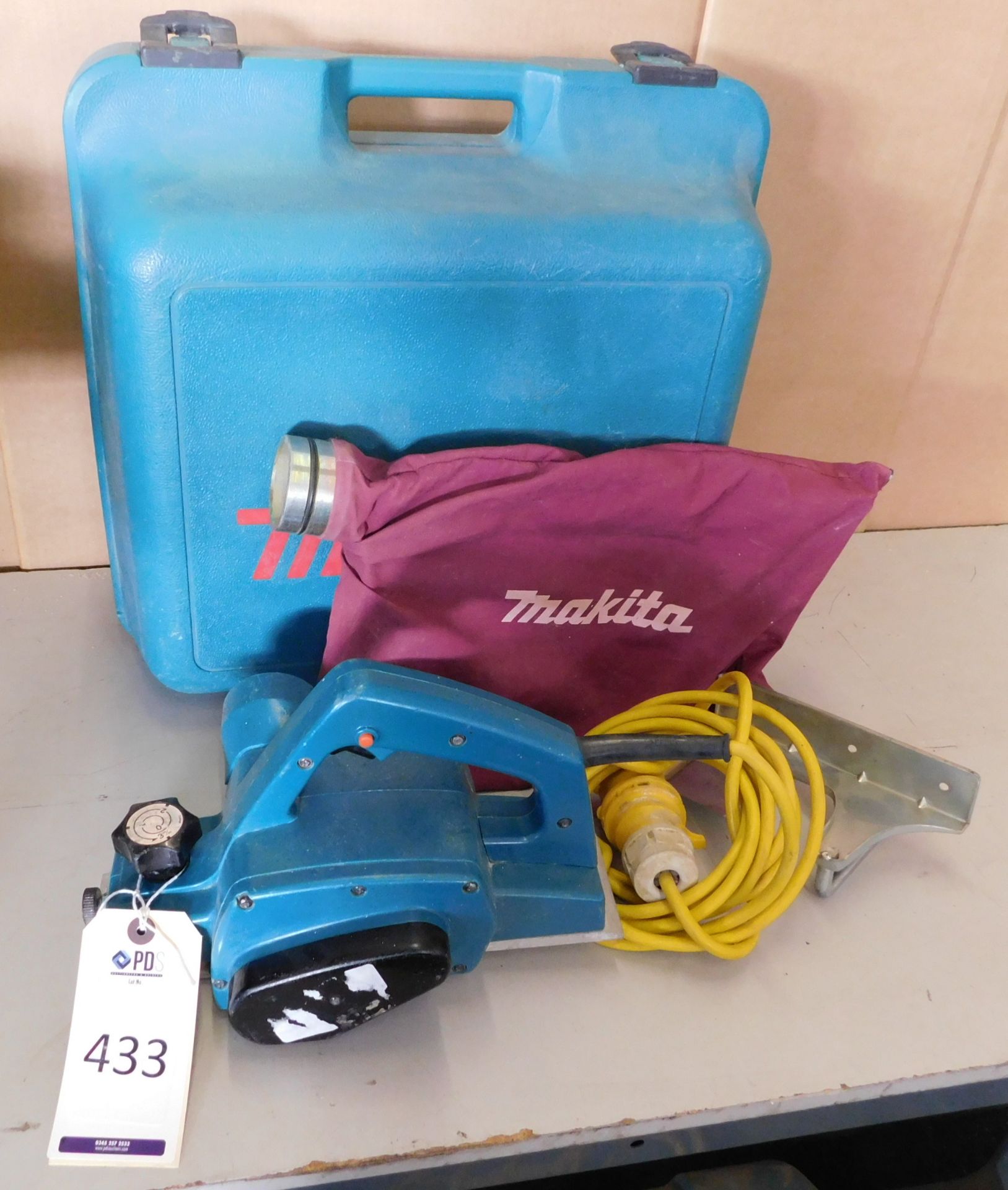 Makita Planer, 110v (Location Stockport. Please Refer to General Notes)