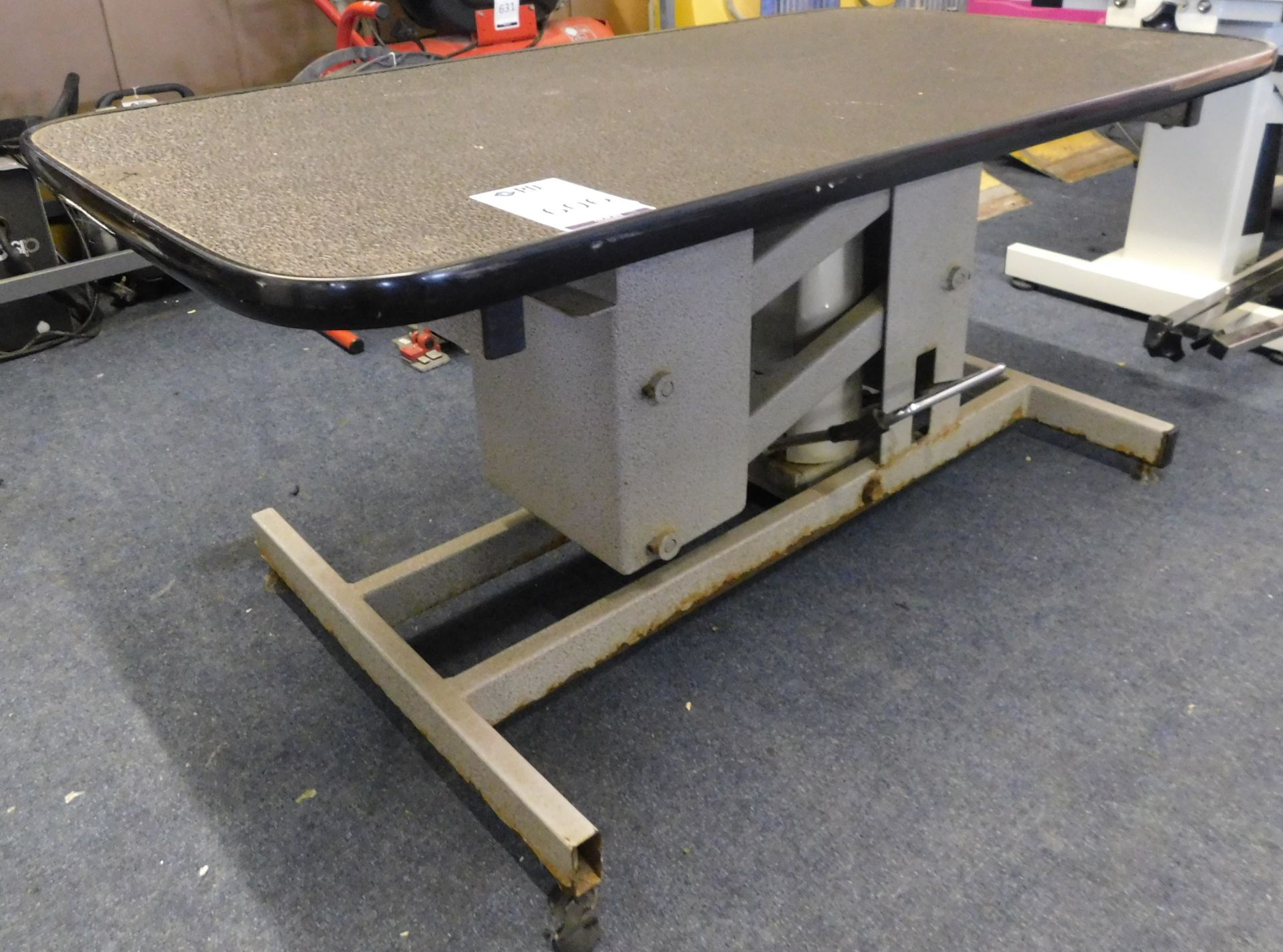 Unbadged Dog Grooming Hydraulic Table (Location: Stockport. Please Refer to General Notes) - Image 2 of 5