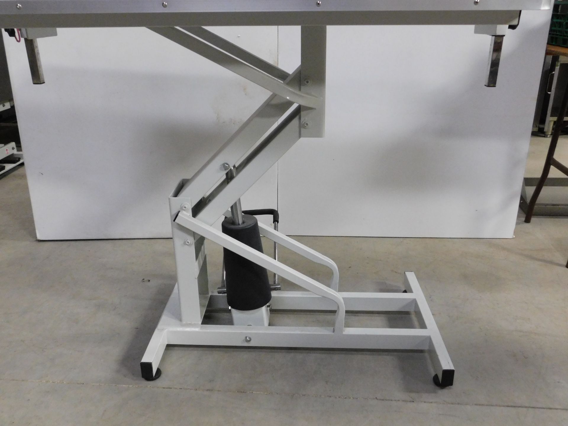 Groom Professional Dog Grooming Hydraulic Table (Location Brentwood. Please Refer to General Notes) - Image 2 of 2