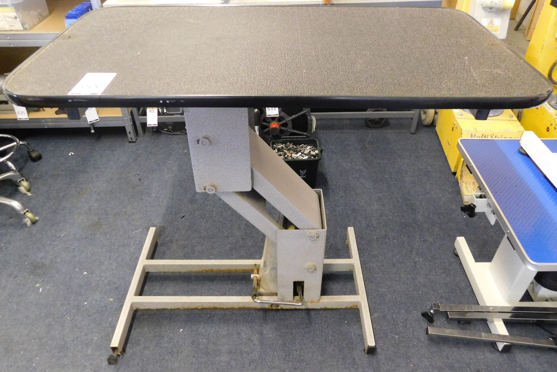 Unbadged Dog Grooming Hydraulic Table (Location: Stockport. Please Refer to General Notes) - Image 5 of 5