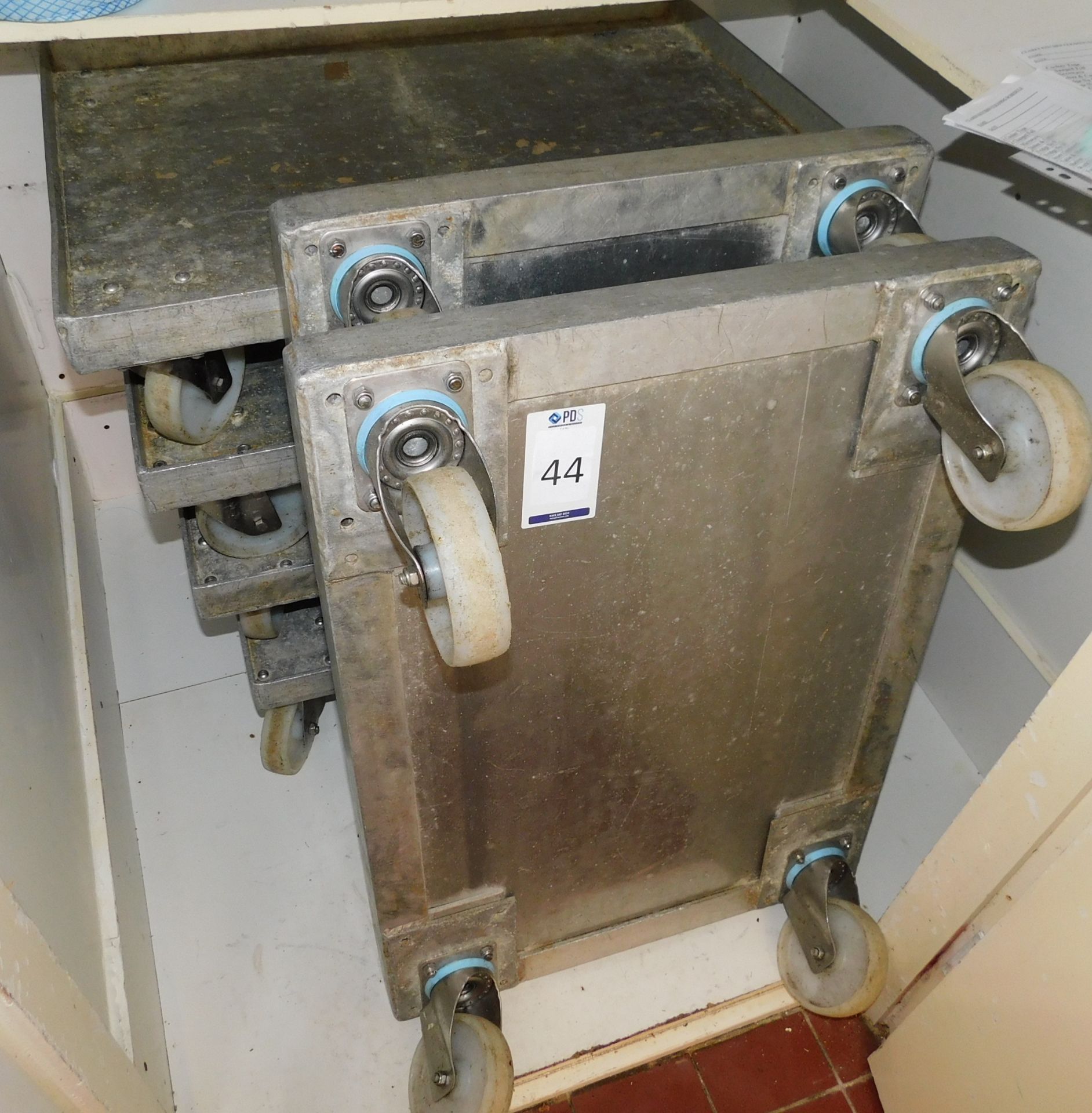6 Aluminium Tray Trollies (Location: Skelmersdale. Please Refer to General Notes)