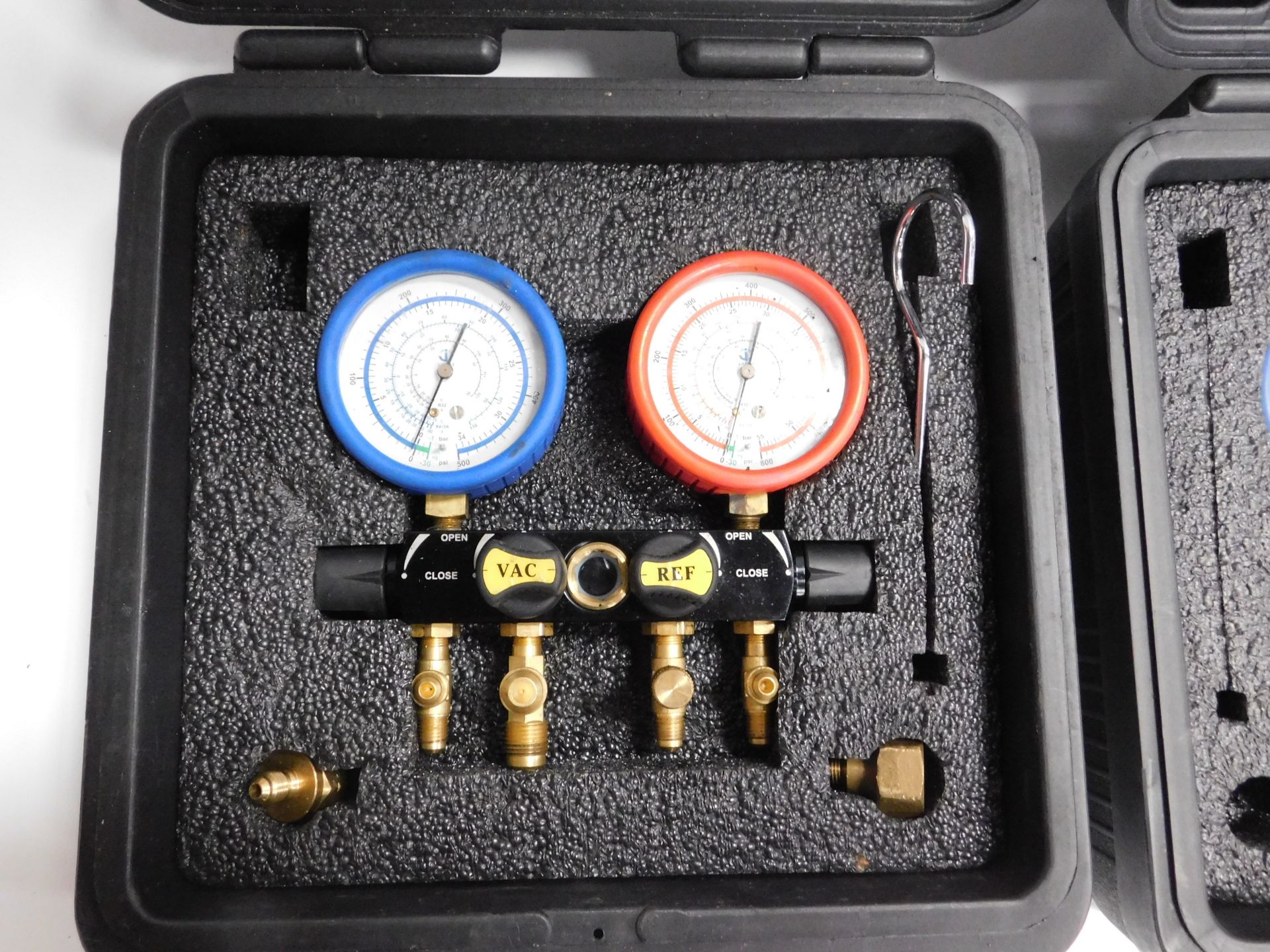 4 Valve R410A/R32 Manifold & 4 Valve Multi Gas Manifold (Location Brentwood. Please Refer to General - Image 3 of 8
