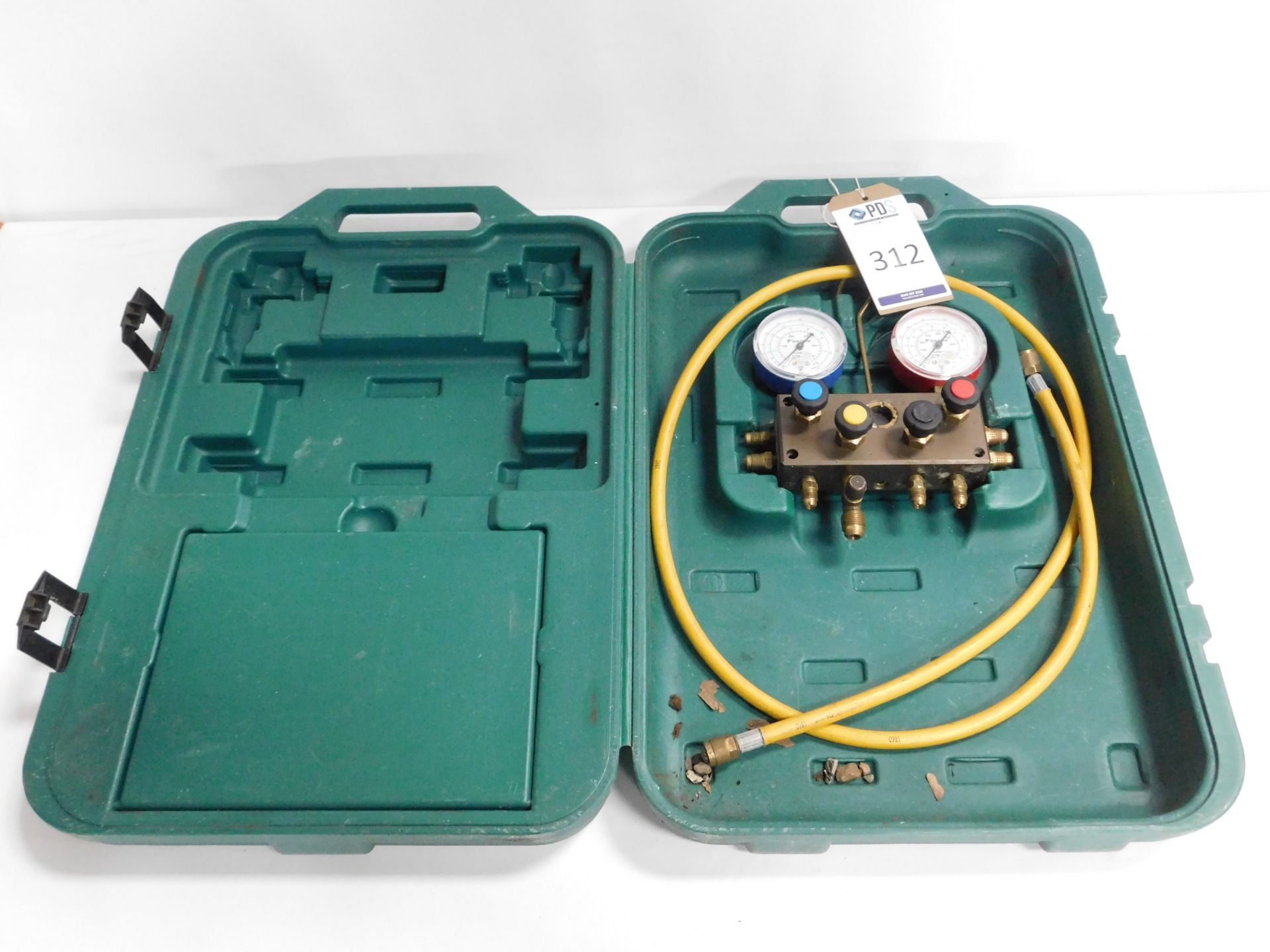 REFCO 4 Way Manifold Set Dual Scale Gauges (Missing Charging Lines) (Location Brentwood. Please