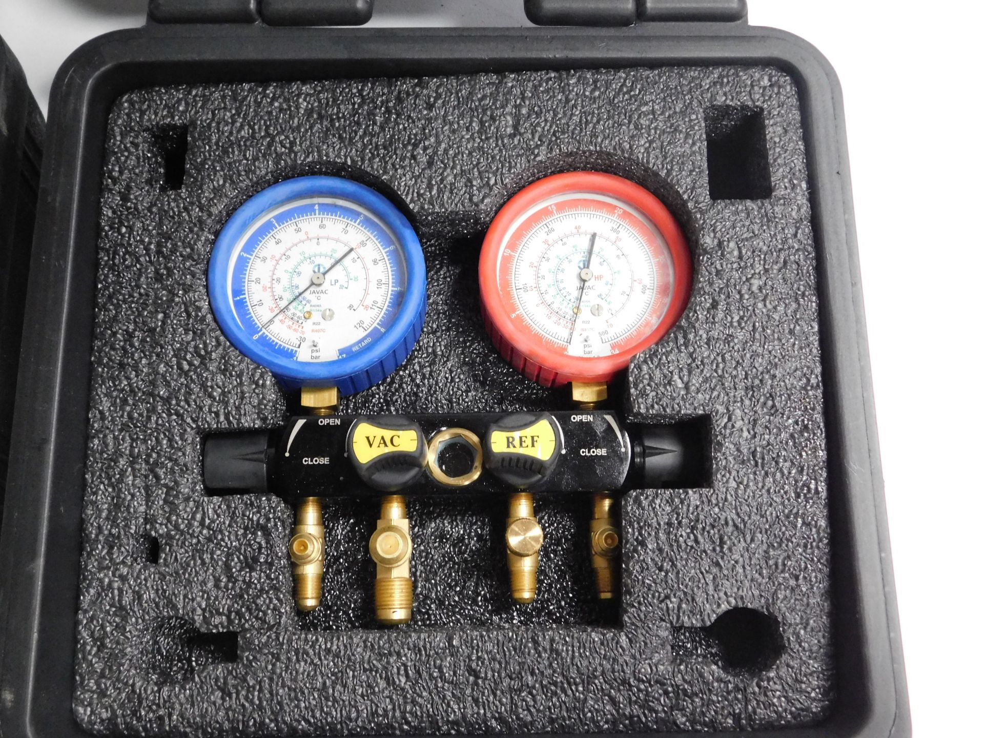 4 Valve R410A/R32 Manifold & 4 Valve Multi Gas Manifold (Location Brentwood. Please Refer to General - Image 6 of 8