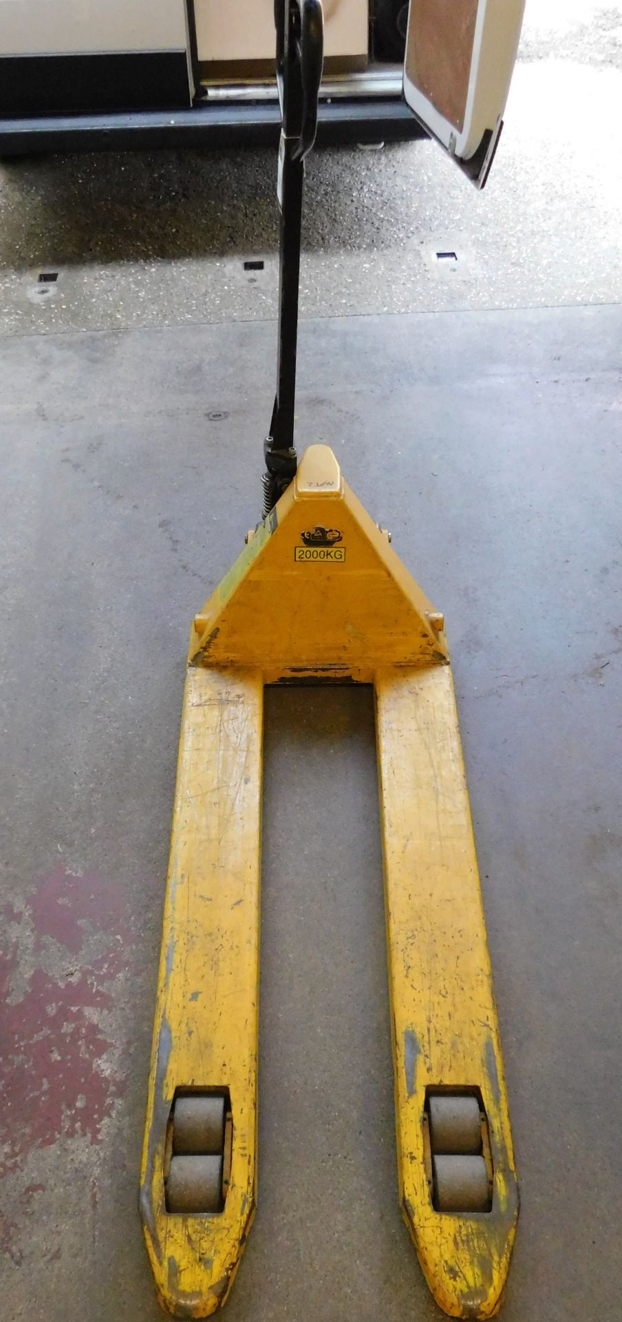 Unbadged Pallet Truck, Capacity 2000kg (Collection Delayed Until 2pm Thursday 6th July – PDS Reserve