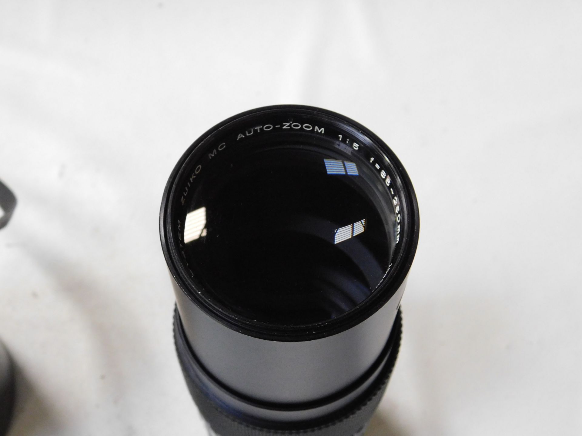 Olympus OM-System Zuiko MC Auto Zoom 1:5 f=85-250mm Lens, Serial Number 108403 (Location: Brentwood. - Bild 2 aus 2