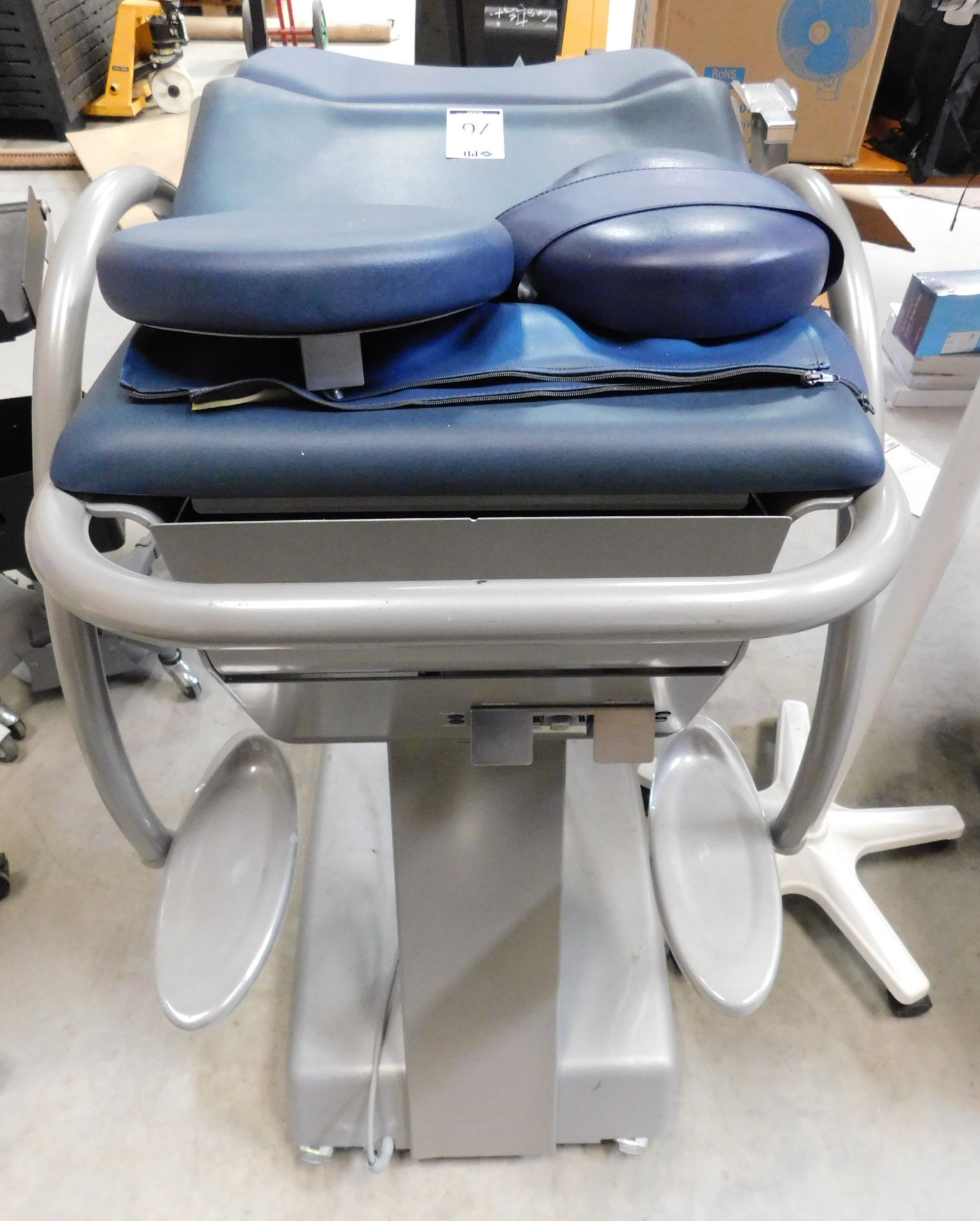 Schmitz 114.655 Gynaecological Treatment Chair, Serial Number 114655-095214-07-N (Location: - Image 2 of 2