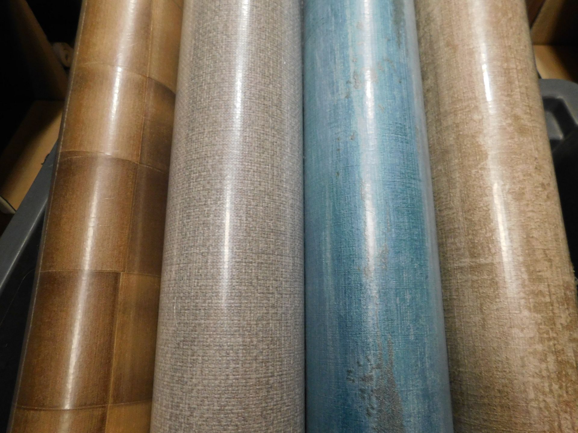 46 Rolls of Surface Wallpaper (Bays A31 – A59) (Library Images – Some Colours May Not Be Present - Bild 2 aus 17