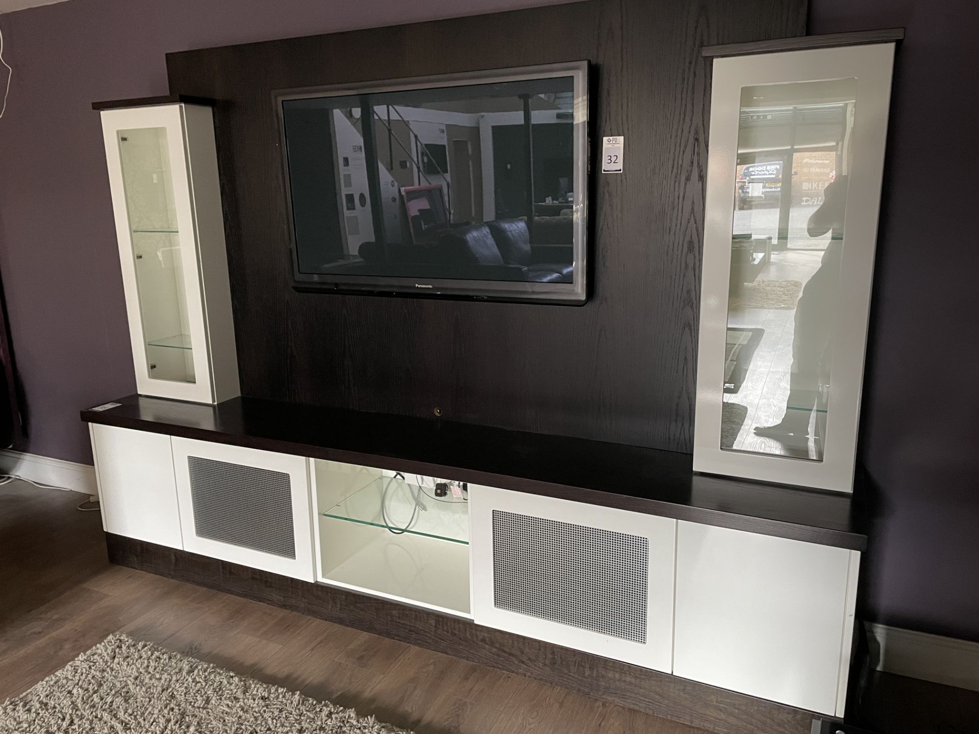 Stained Oak & White Laminate Audio/Visual Stand, the Base with Central Single Plate Glass Shelf