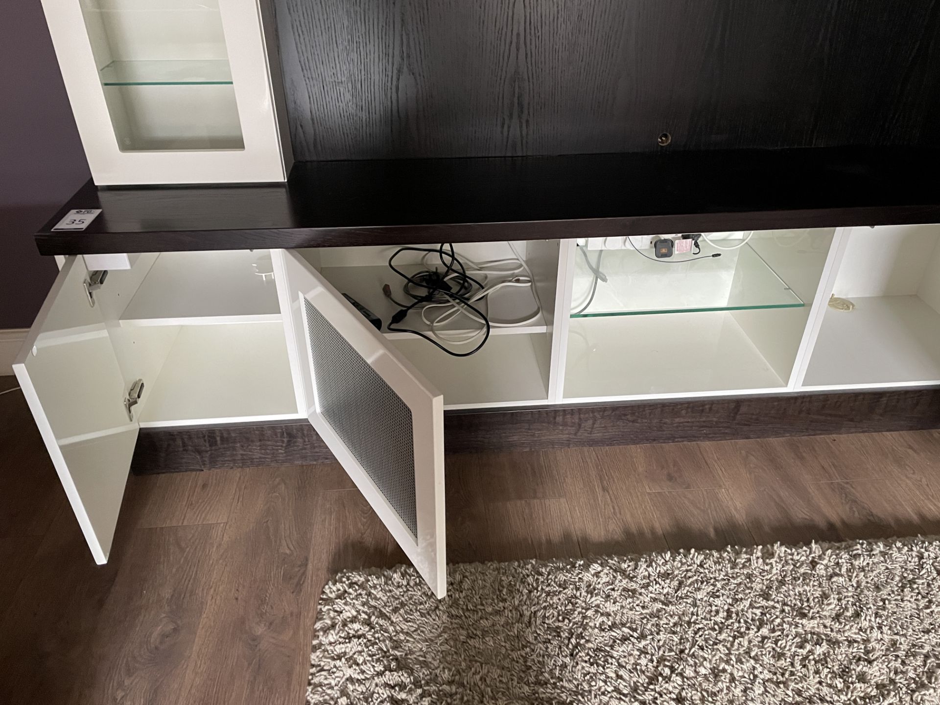 Stained Oak & White Laminate Audio/Visual Stand, the Base with Central Single Plate Glass Shelf - Image 4 of 4