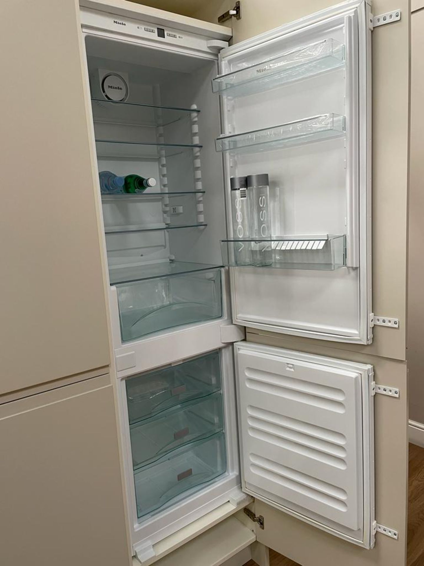 Miele Integral Fridge Freezer (Excludes Kitchen Door) (Location: High Wycombe. Please Refer to