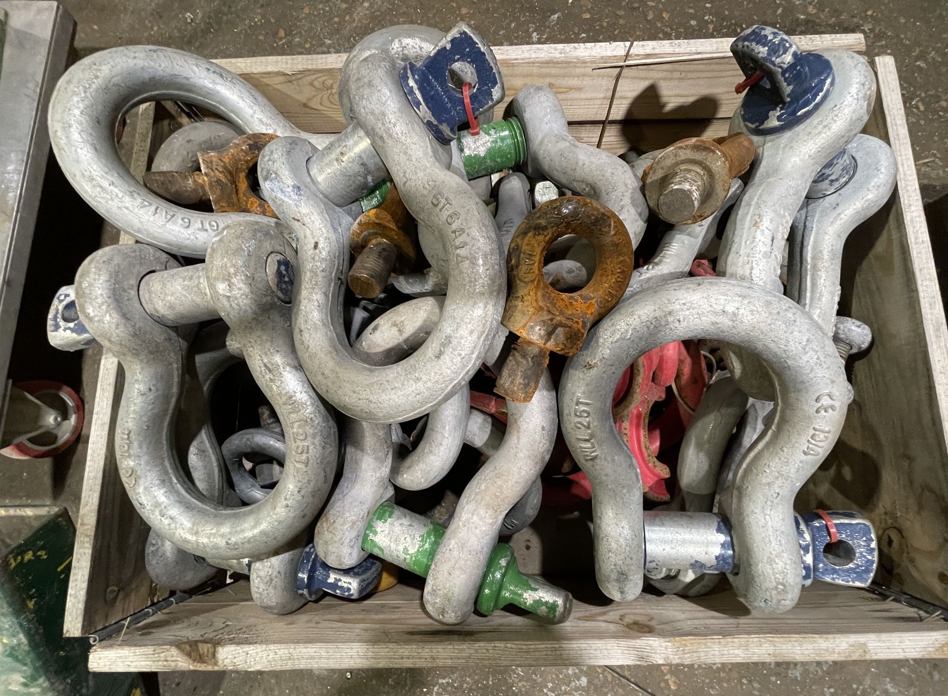 Box of Heavy Duty D & Screw Shackles (Location Rochester. Please Refer to General Notes) - Image 2 of 2