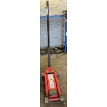 Snap-On Heavy Duty Low Lift Trolley Jack, Capacity 3000kg (Location Sittingbourne. Please Refer to