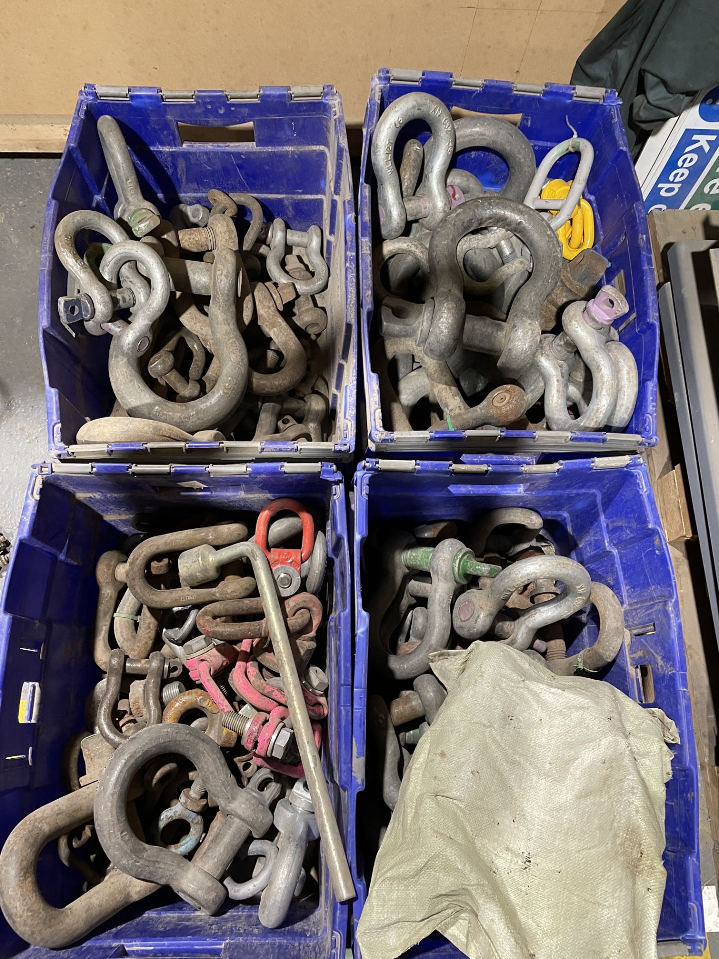 4 Boxes Heavy Duty D Shackles (Location Rochester. Please Refer to General Notes)