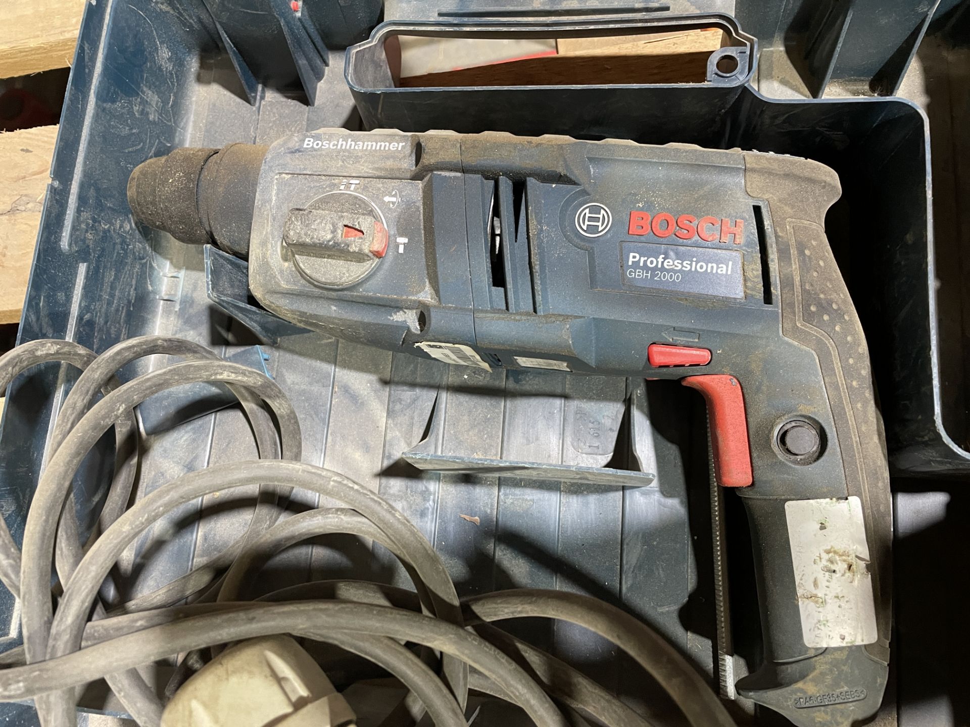 Bosch Professional GBH2000 Hammer Drill, 100v & Hitachi 115mm Sabre, 110v, Boxed (Location - Image 4 of 4