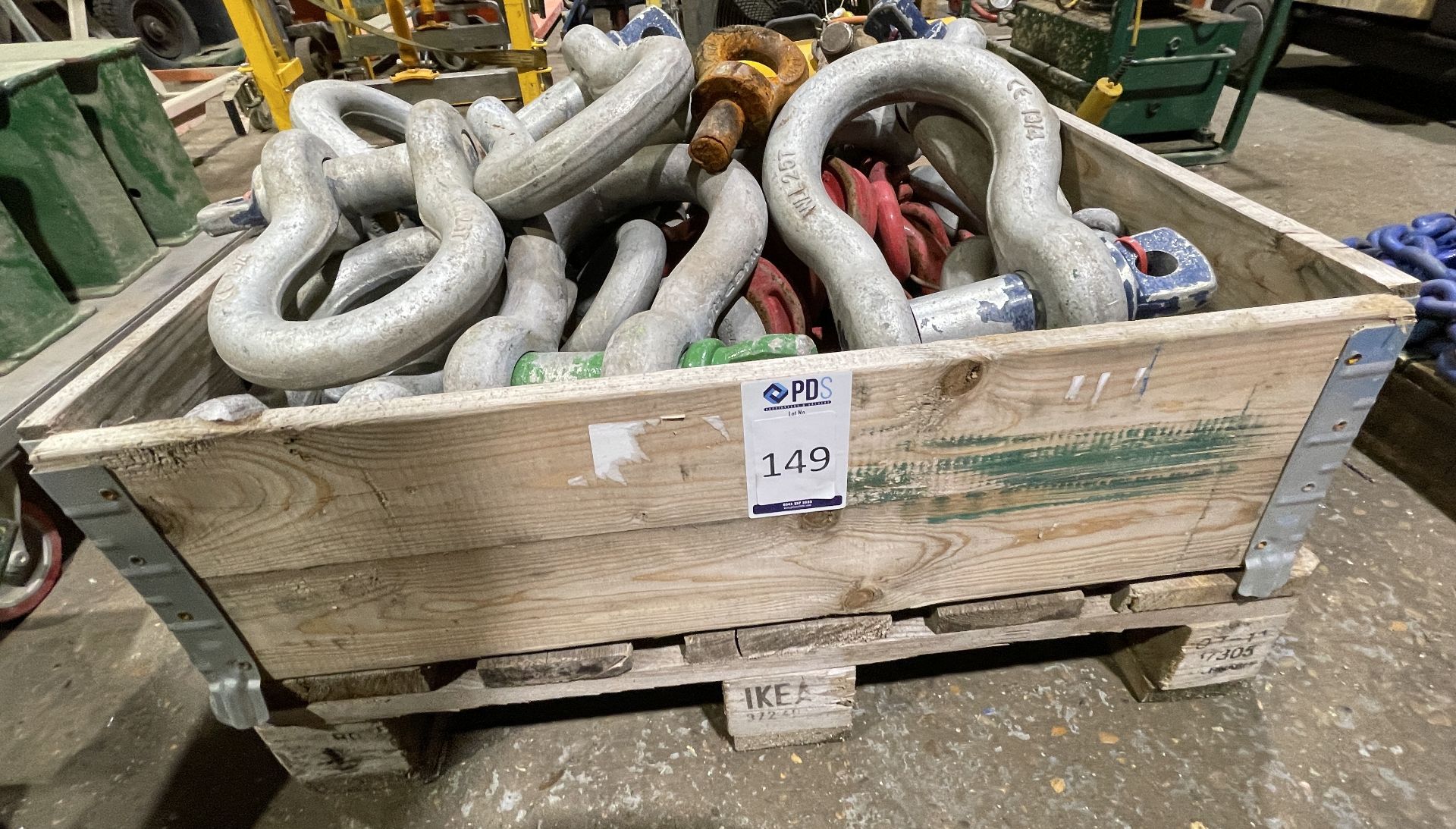 Box of Heavy Duty D & Screw Shackles (Location Rochester. Please Refer to General Notes)