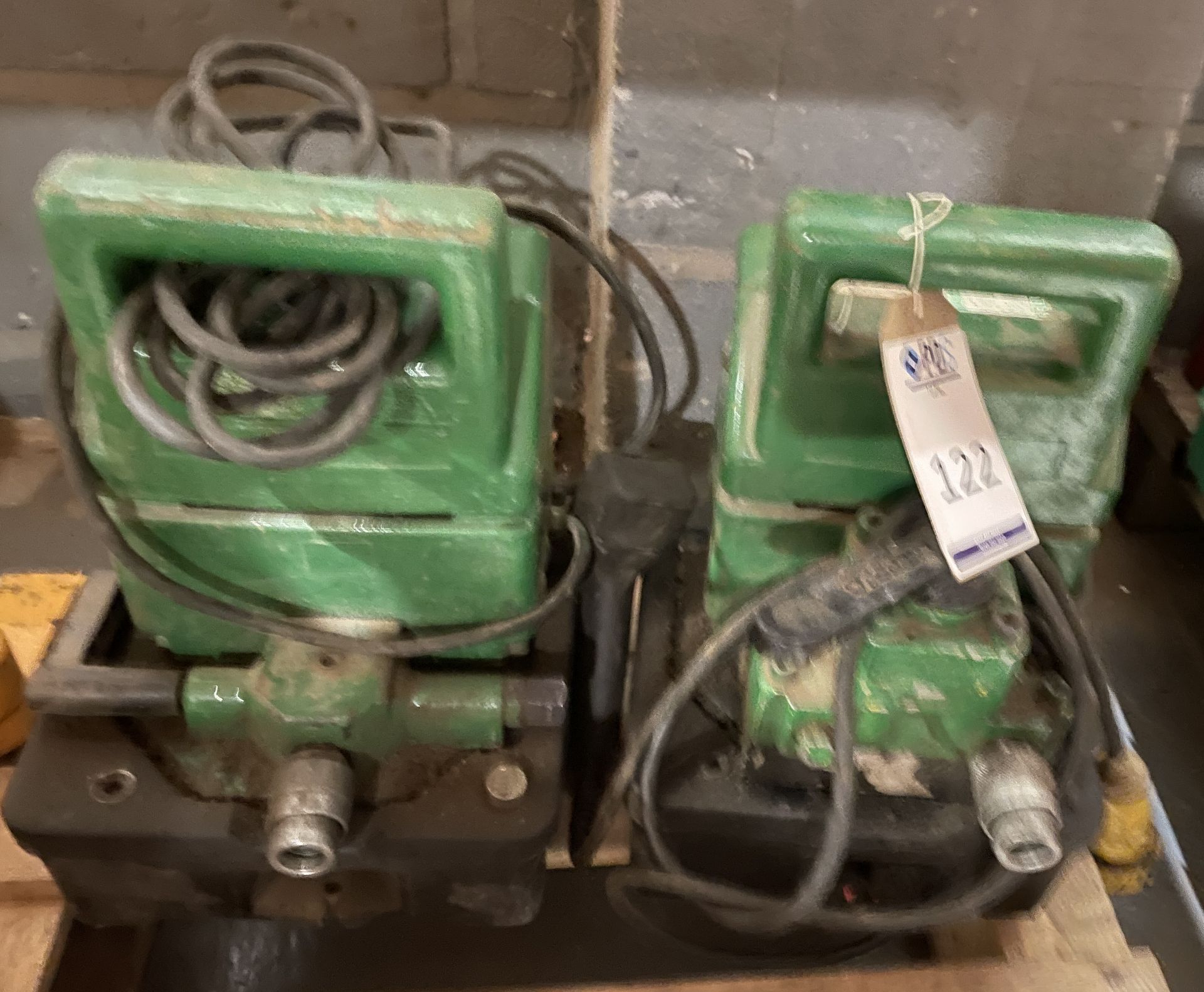 Pair of HD Hydraulic Jacks (Location Rochester. Please Refer to General Notes)