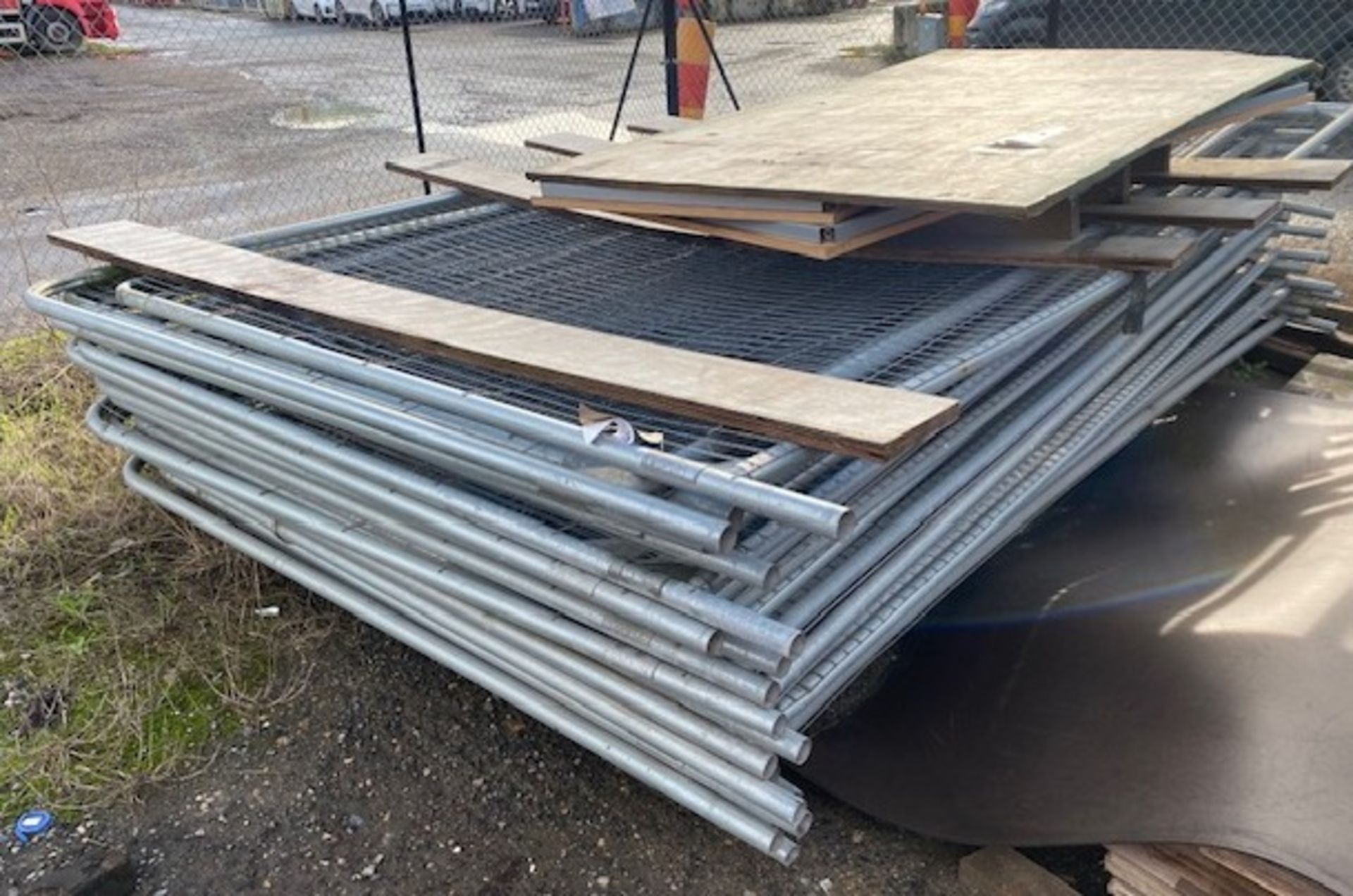 Quantity Heras Fencing Panels, Bases & Clamps (Location Rochester. Please Refer to General Notes)