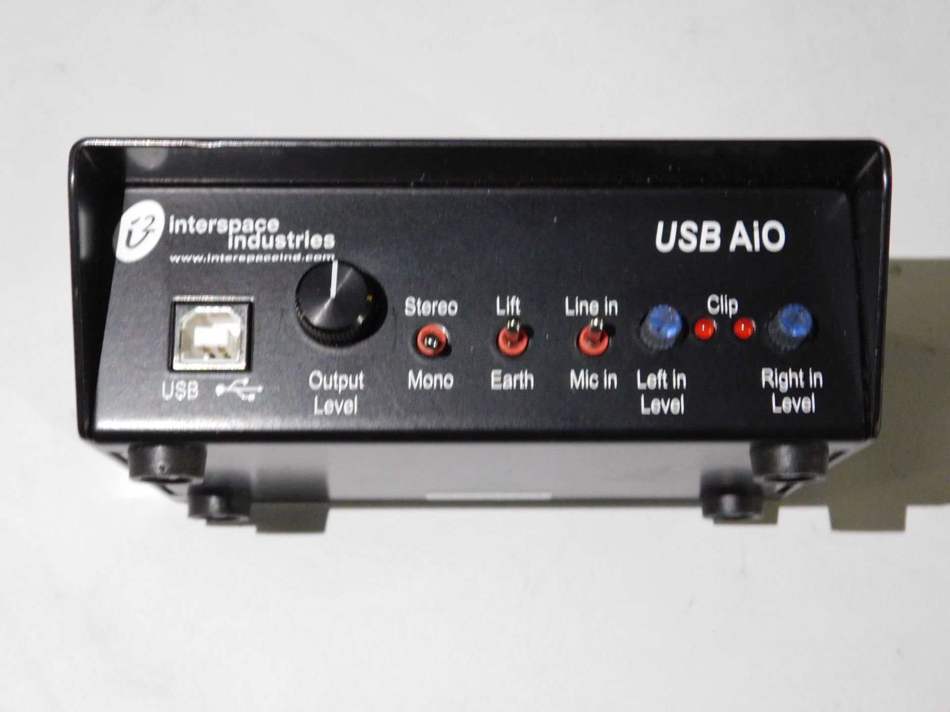 S2H HD-SDI to HDMI Converter; Avolites USB to S PIN DMX Controller; VDC AiO USB Audio In/Out - Image 13 of 14
