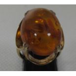 9ct gold and amber ring. Ring size K&1/2. Approx weight 4.8 grams. (B.P. 21% + VAT)