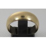 14ct gold wedding ring. Ring size M&1/2. Approx weight 4.2 grams. (B.P. 21% + VAT)