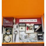 Collection of assorted silver jewellery, to include: silver bracelet, four bar gate bracelet, silver
