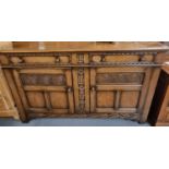 Good quality country oak ornately carved sideboard in the style of Titchmarsh & Goodwin. 146x46x87cm