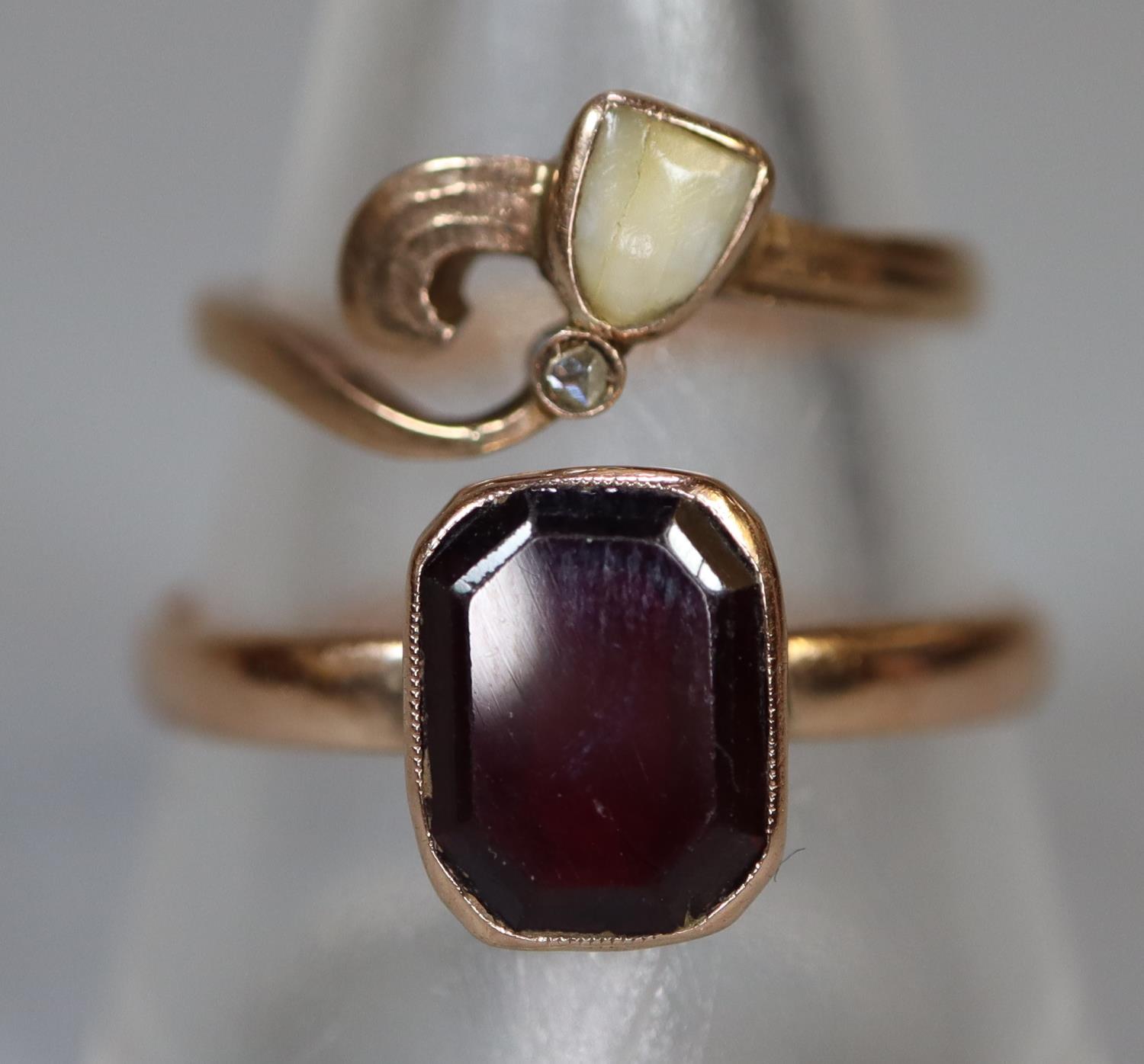 9ct gold red stone ring together with a yellow metal ring set with a baby's tooth. Ring size W&1/2