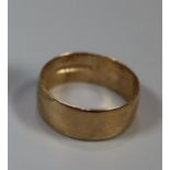 9ct gold wedding ring. Ring size T. Approx weight 4.3 grams. (B.P. 21% + VAT)