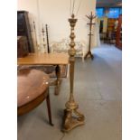 Good quality gilded and wooden fluted standard lamp with Acanthus leaf decoration on a tri form