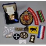 Box of assorted GB silver coins and some military items: medallions, cap badges, ribbons etc. (B.
