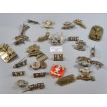 Bag of assorted Welsh Regimental insignia and badges, to include: Welsh Guards, South Wales