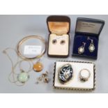 9ct gold ring, pendant and chain, costume jewellery etc. (B.P. 21% + VAT)