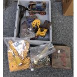 Box of assorted loose Meccano items, various. (B.P. 21% + VAT)