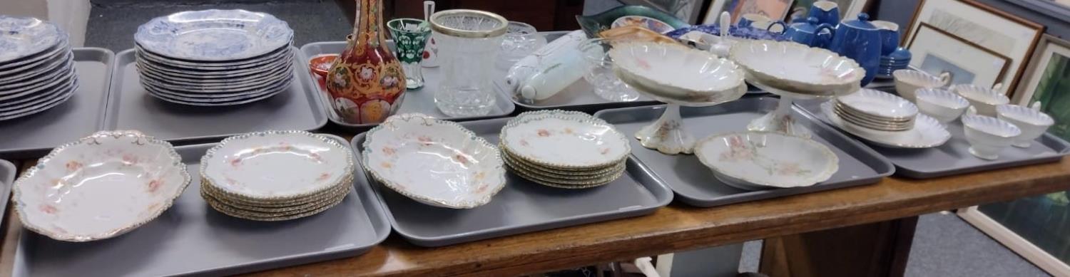 Four trays of china to include: two trays of Staffordshire floral blue and gilt edged dinnerware;