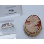 9ct gold dress ring and a 9ct gold carved shell cameo brooch decorated with classical portrait