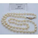 Pretty cultured pearl necklace with 9ct gold clasp. (B.P. 21% + VAT)