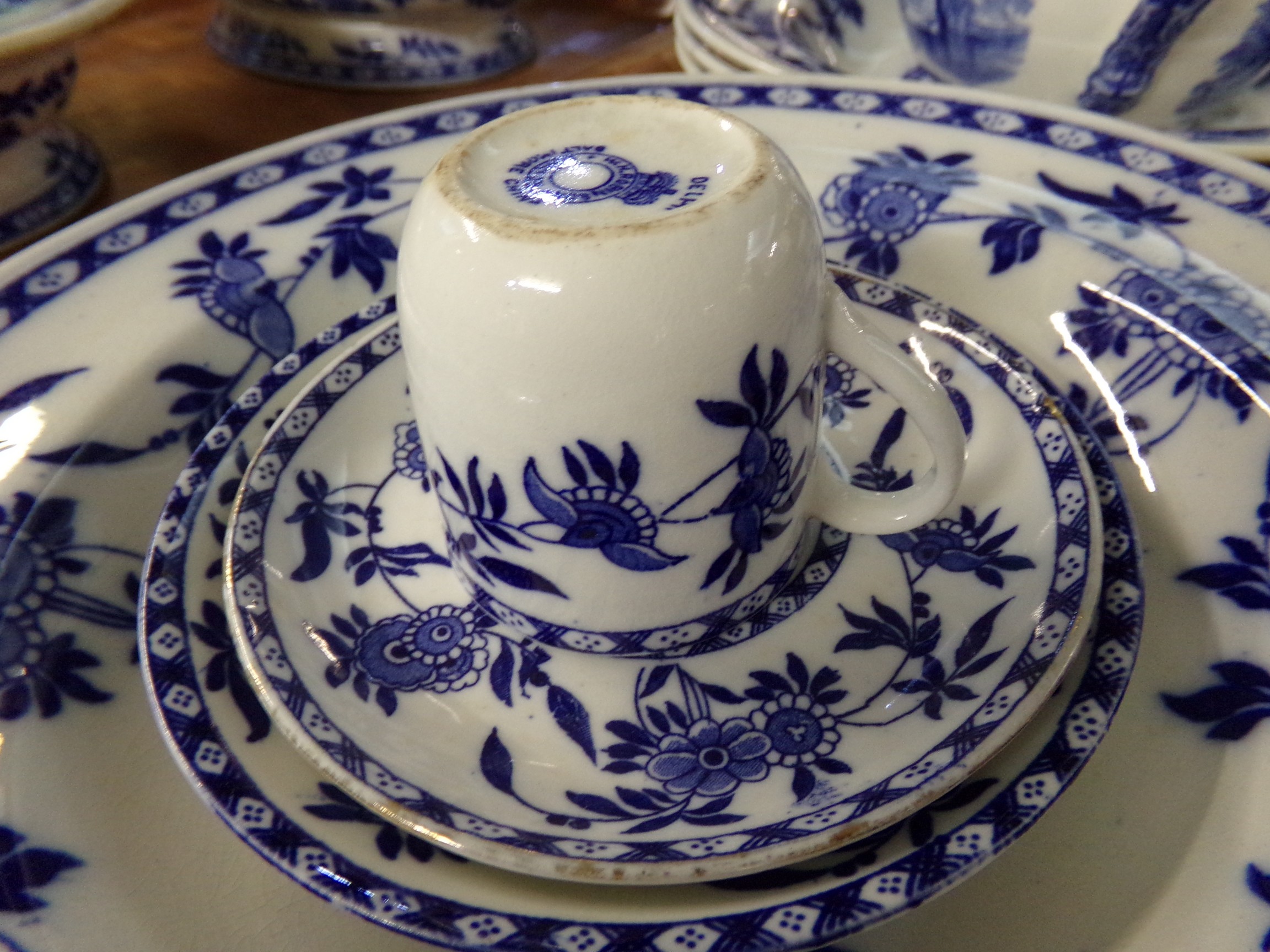 Four trays of blue and white Mintons 'Delft' pattern dinnerware, to include: oval meat plates, - Image 4 of 7