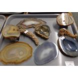 Tray of agate slices and other decorative stone items including two sand roses and two ash trays