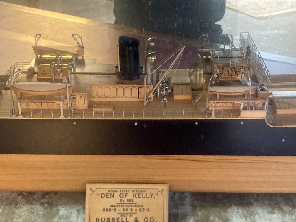 Early 20th century cased half block ship builder's model of the 'steel screw steam freighter 'Den of - Image 6 of 8