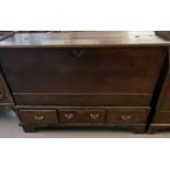 18th century Welsh oak mule chest/coffer, the hinged lid above a projecting base with three