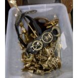 Box of metalware, to include: horse brasses, brass candlesticks, brass love spoon, brass trays and