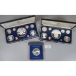 Republic of Panama proof coin set dated 1975 and 1971, both minted at the Franklin Mint, in original