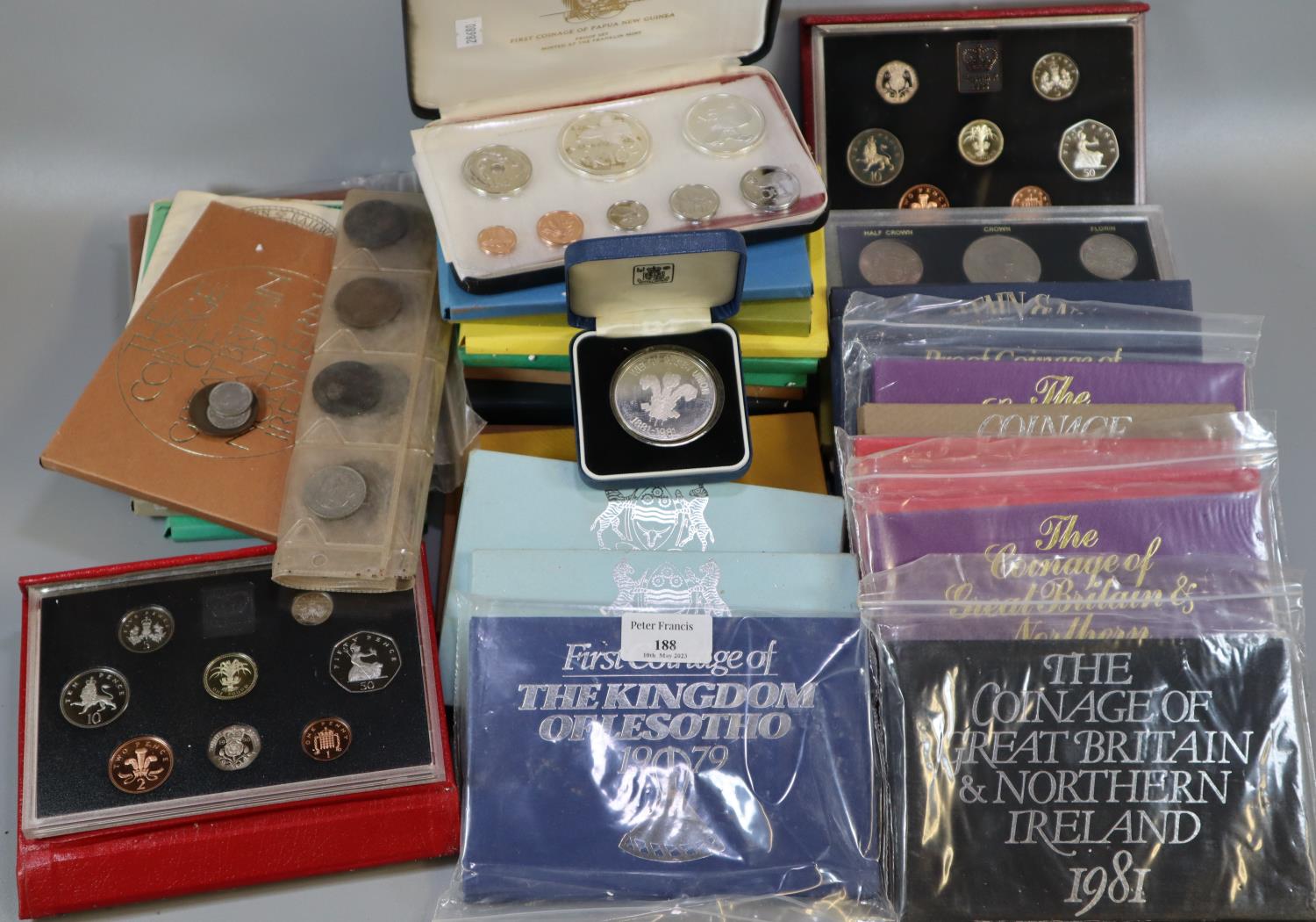 Box of assorted coinage to include: various coinage of Great Britain and Northern Island, First
