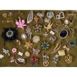 Collection of vintage and other brooches: birds, flowers etc. (B.P. 21% + VAT)