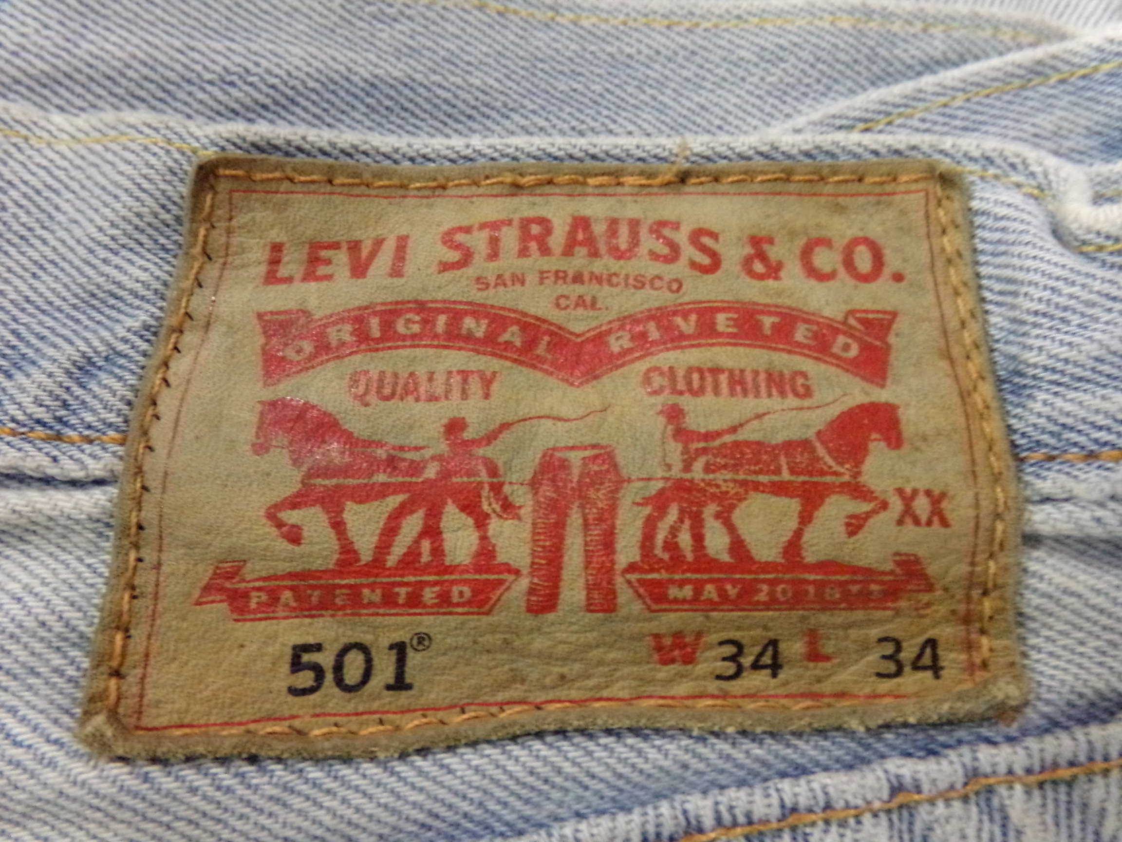 Two boxes of vintage denim Levi Strauss & Co jeans in various sizes and colours. (2) (B.P. 21% + - Image 3 of 3