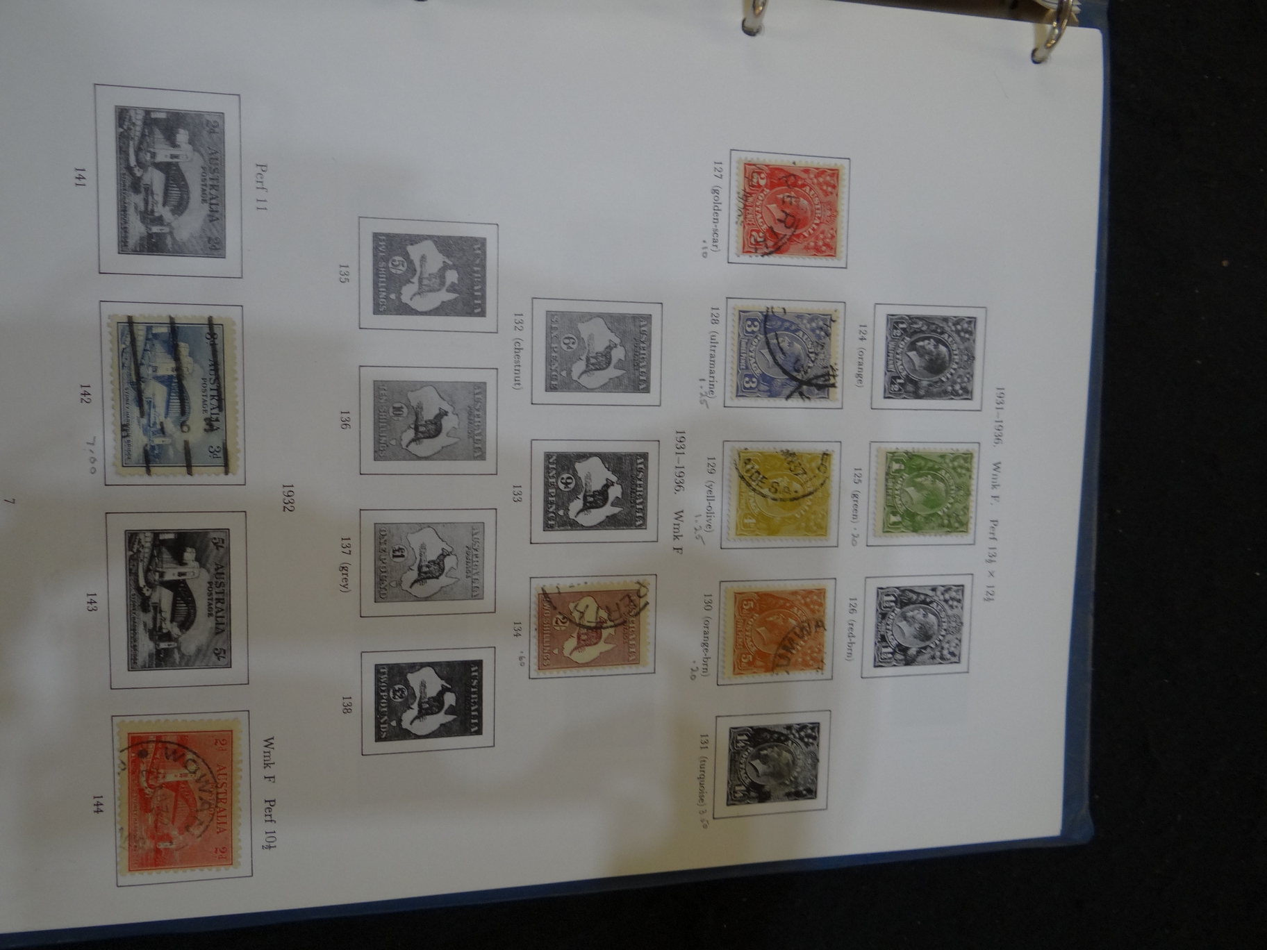 Australia mint and used stamp collection in seven albums and a stockbook, 100s of stamps, mint and - Image 7 of 10