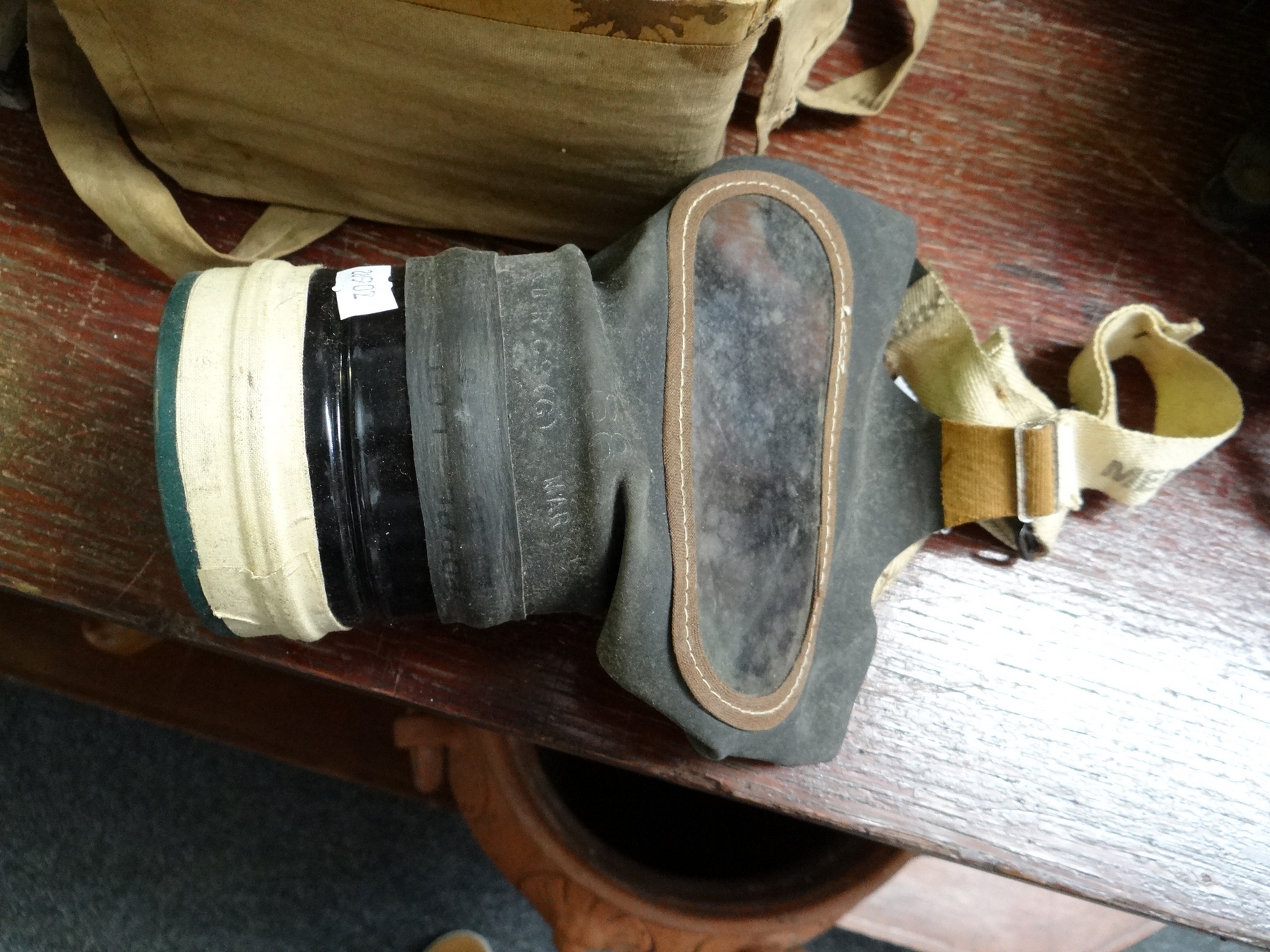 WWII helmet dated 1938/9? together with a boxed gas mask. (2) (B.P. 21% + VAT) - Image 7 of 8